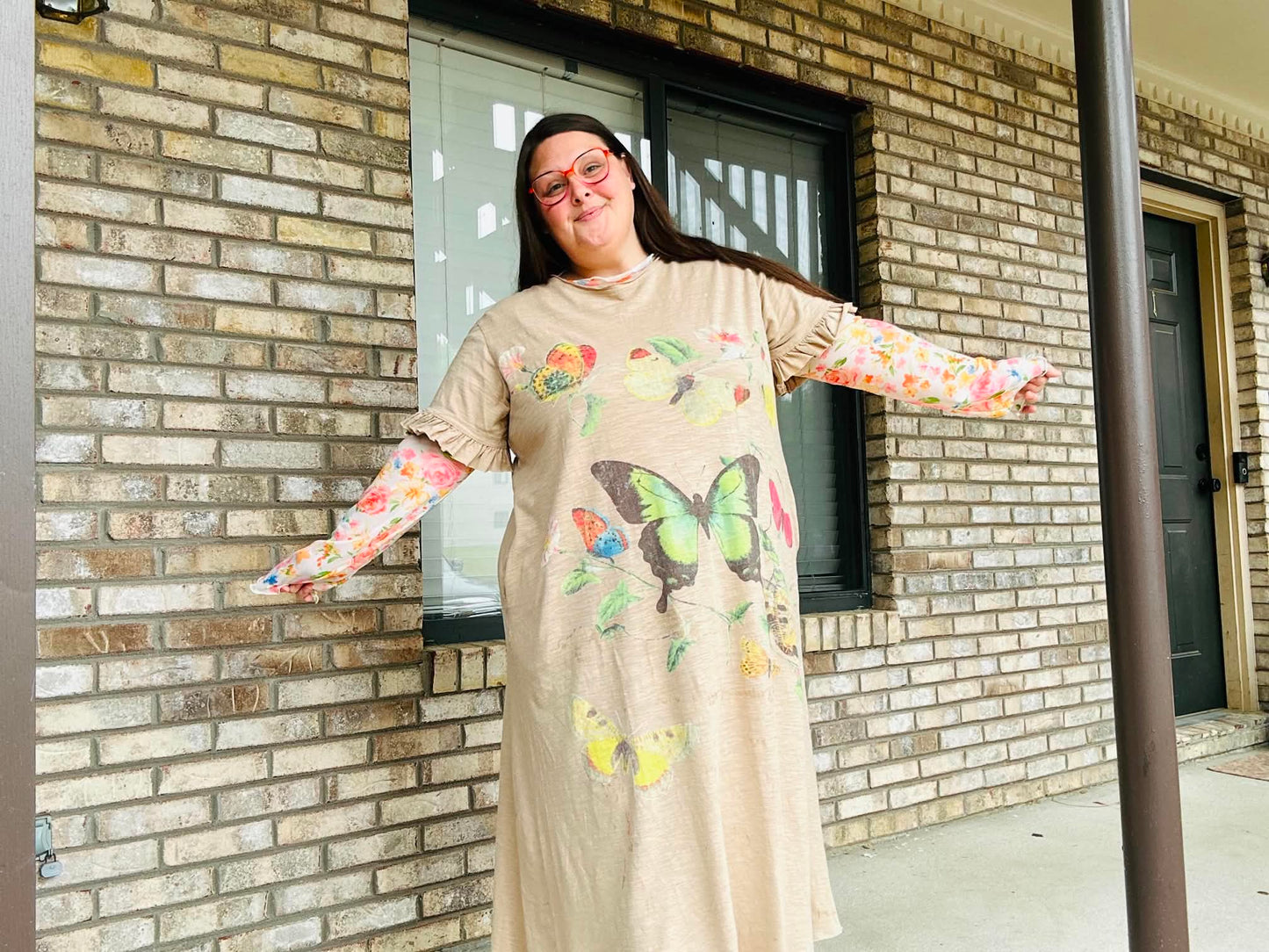 BUTTERFLY PRINT RUFFLE SHORT SLEEVE DRESS> TAN