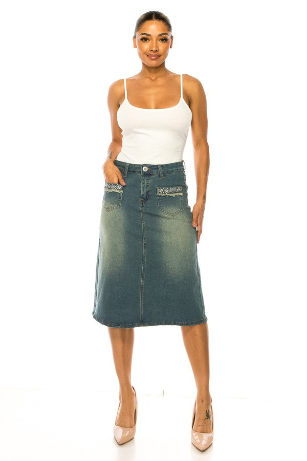 RHINESTONE, EMBROIDERED POCKETS DENIM SKIRT