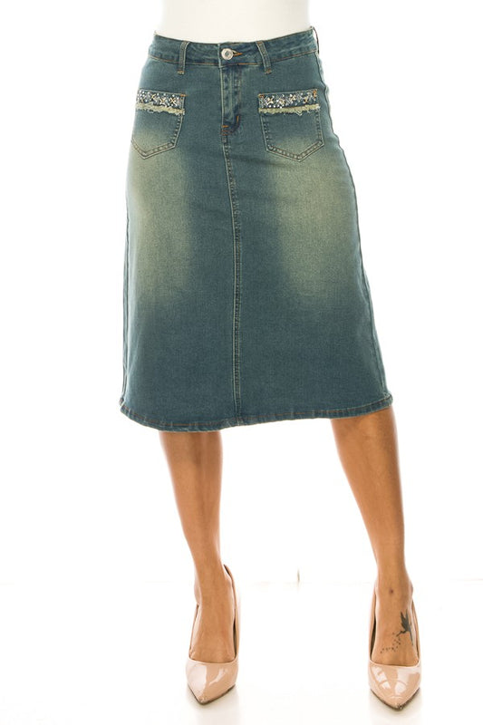 RHINESTONE, EMBROIDERED POCKETS DENIM SKIRT