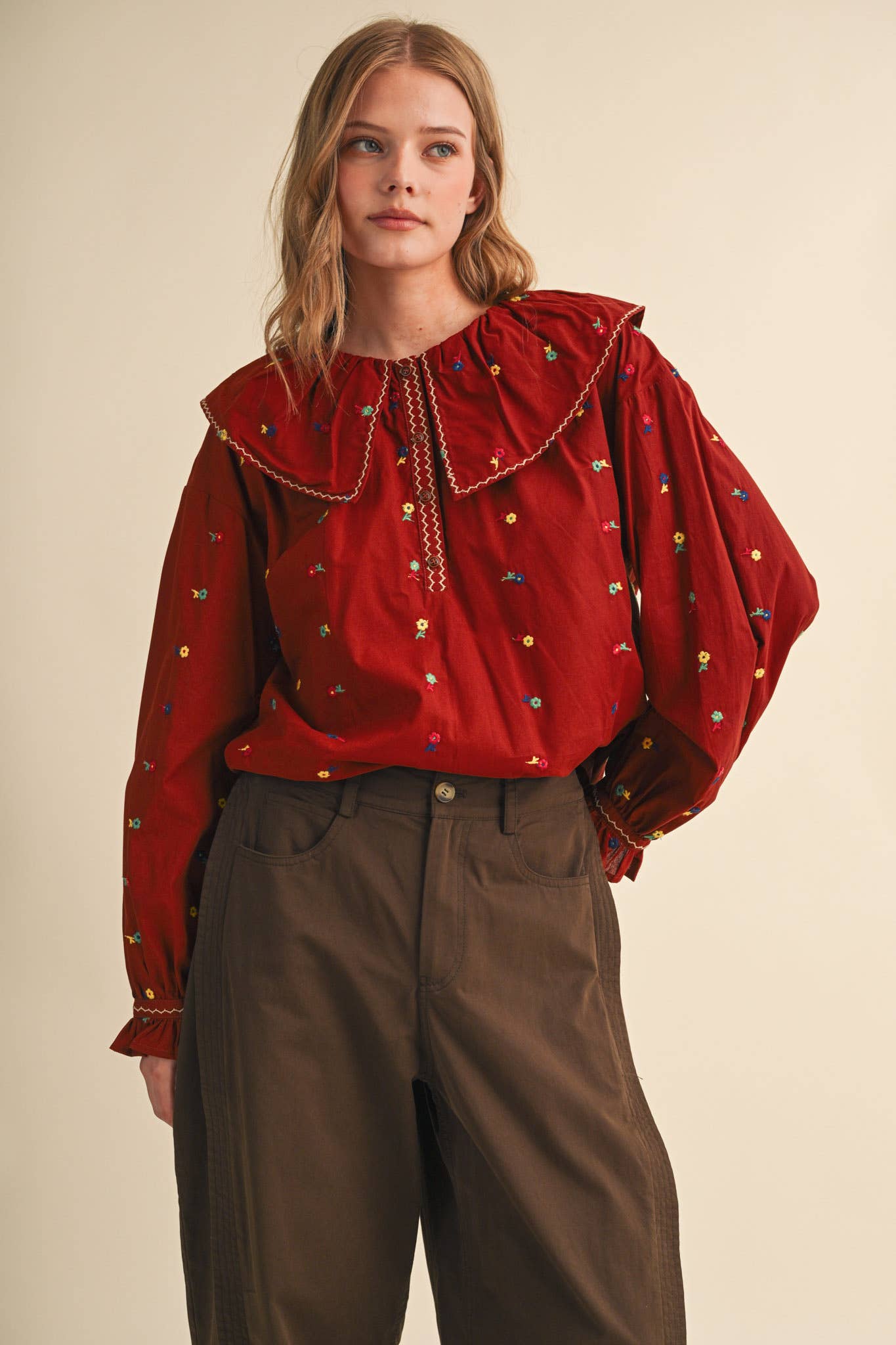 EMBROIDERED FLORAL OVERSIZED COLLAR BUTTON DOWN TOP MTP5153