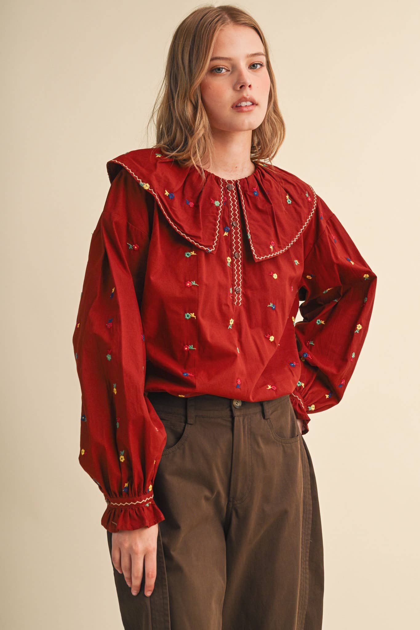 EMBROIDERED FLORAL OVERSIZED COLLAR BUTTON DOWN TOP MTP5153