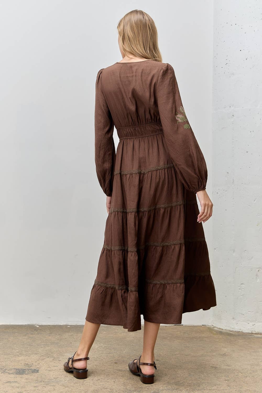 (PLUS) EMBROIDERED LACE TRIM LONG SLEEVE MIDI DRESS