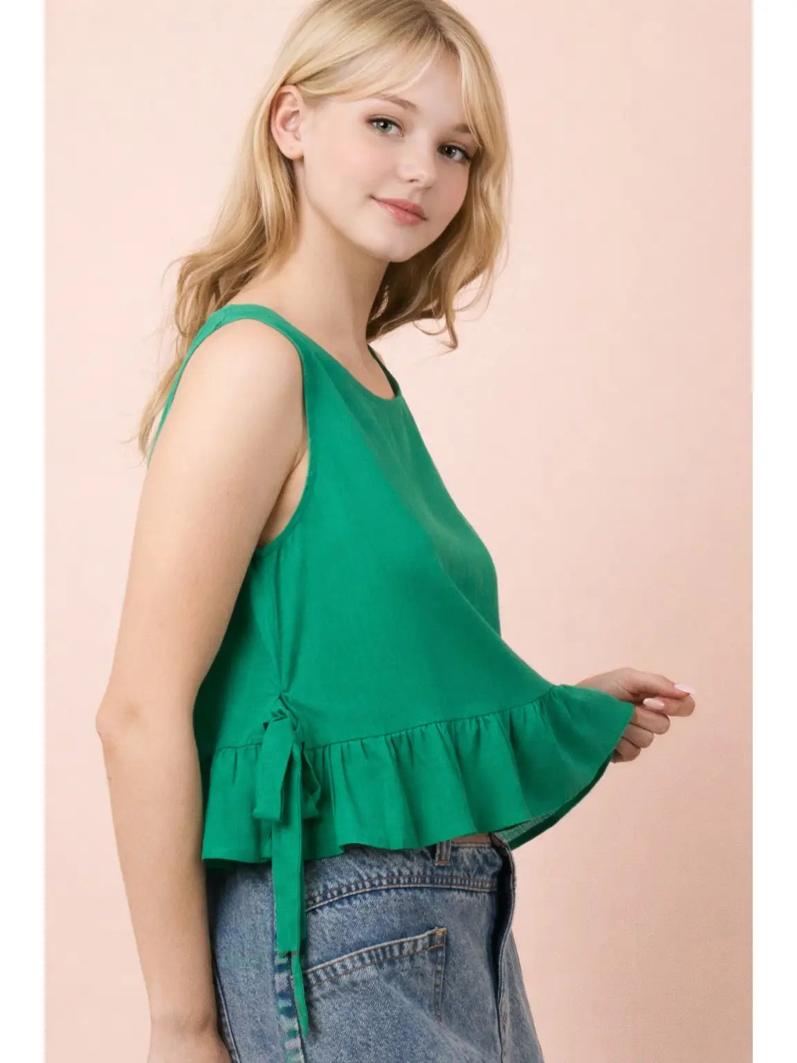 SLEEVELESS RUFFLES