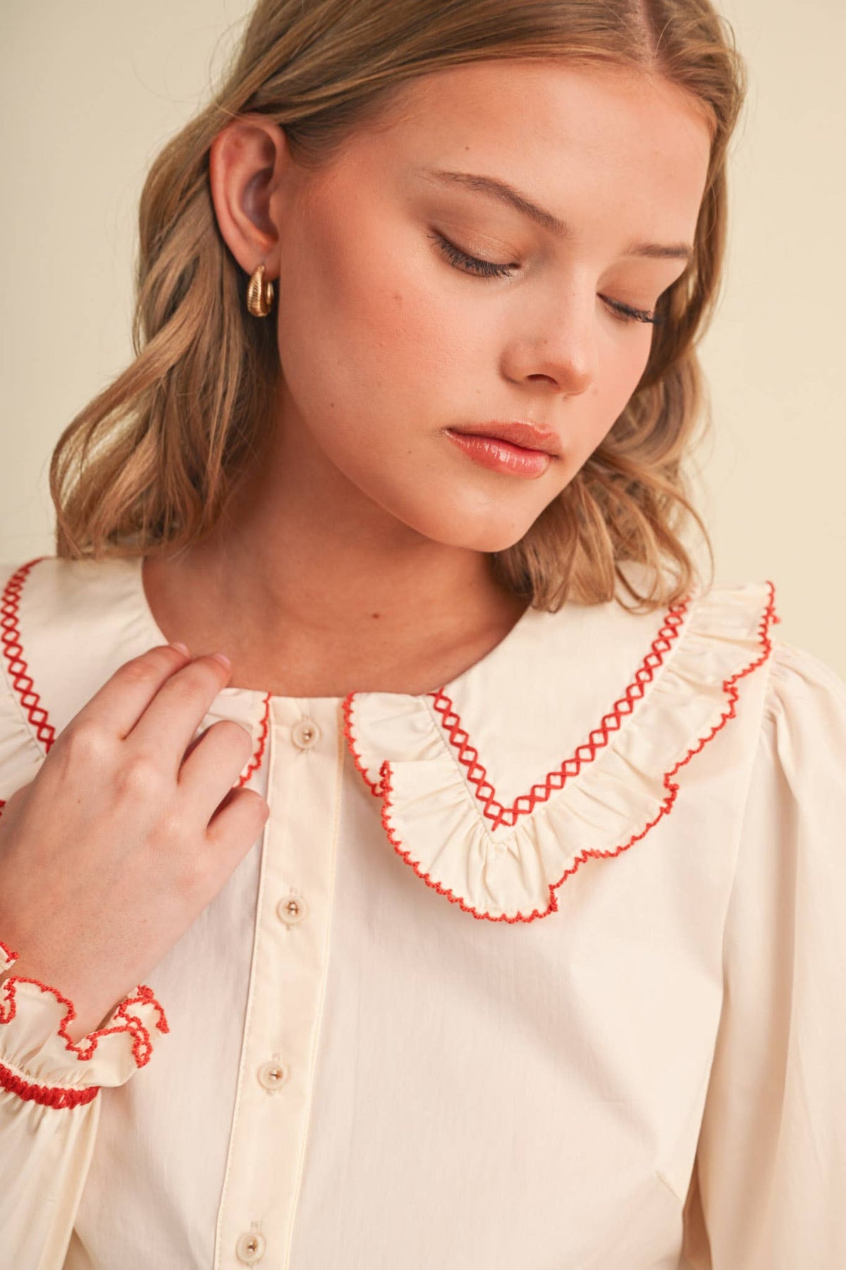 EMBROIDERED RUFFLED DOLL COLLAR BUTTON UP TOP MTP5154