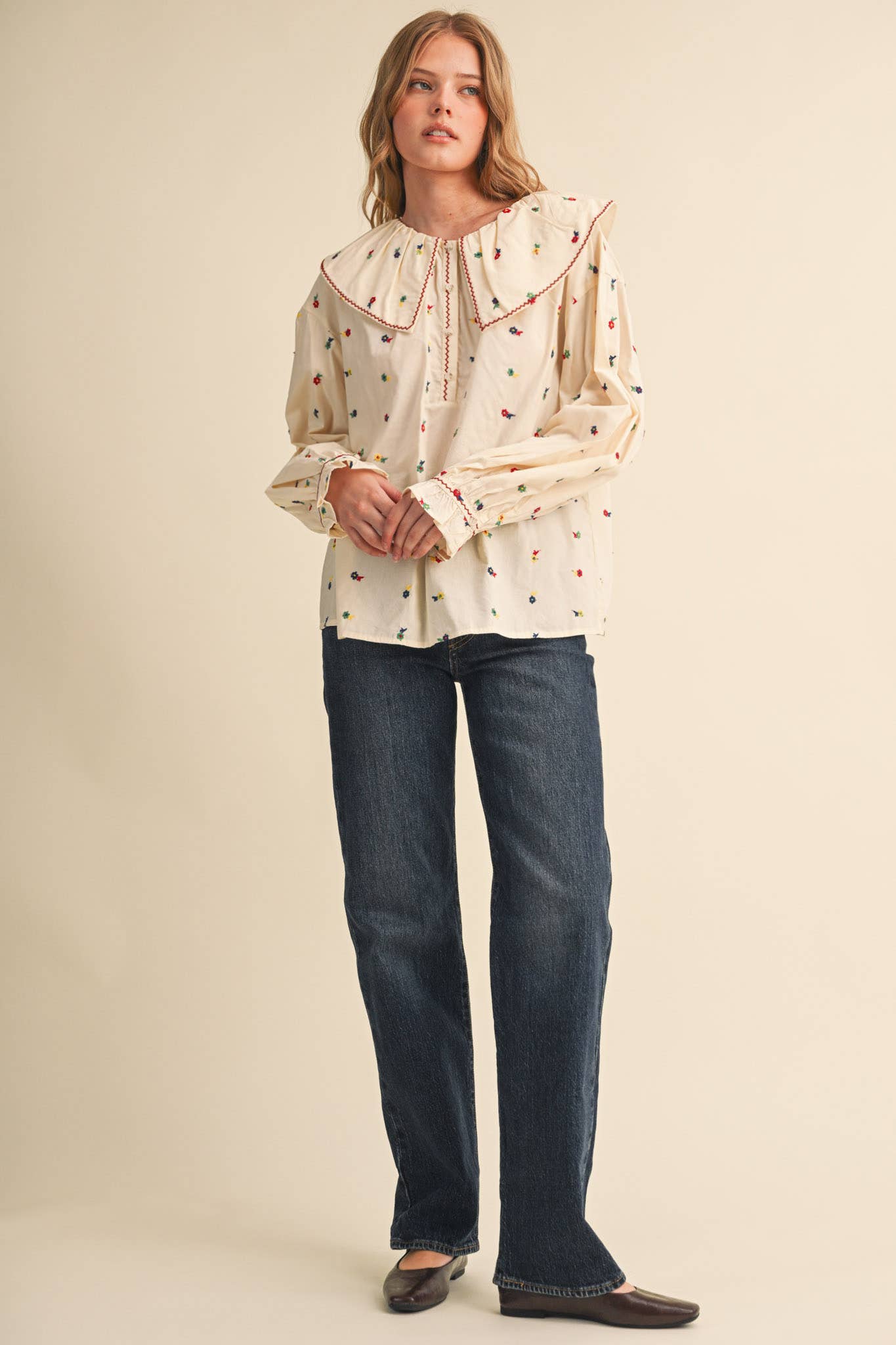 EMBROIDERED FLORAL OVERSIZED COLLAR BUTTON DOWN TOP MTP5153