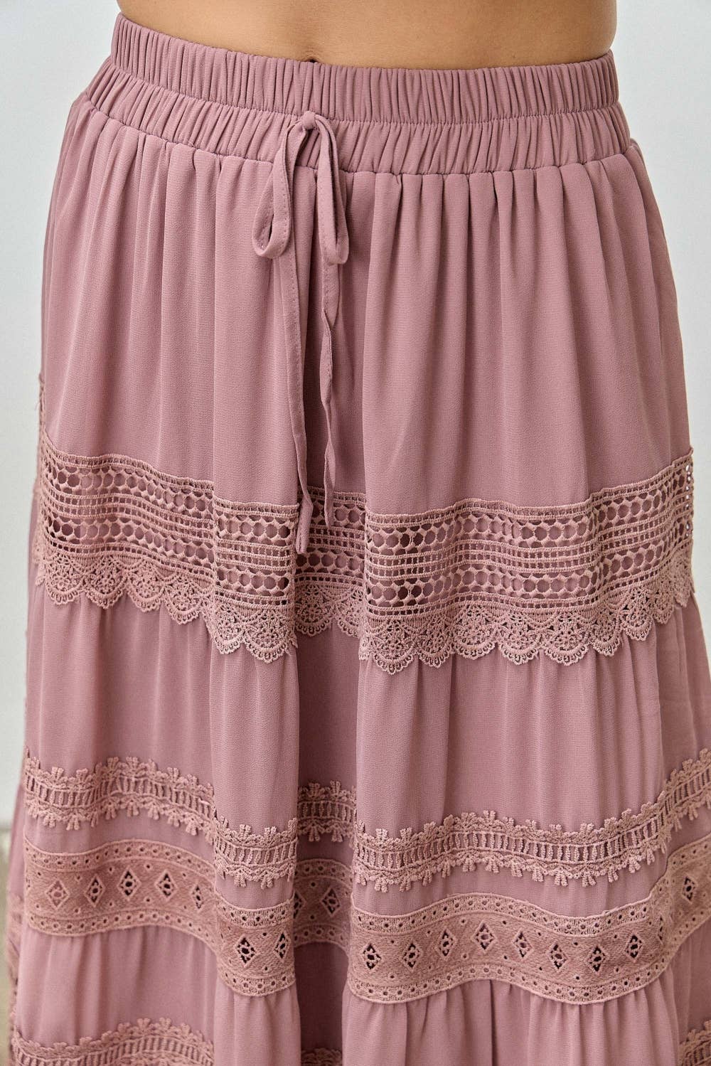 (PLUS) Bohemian Lace Trim Tiered Midi Skirt