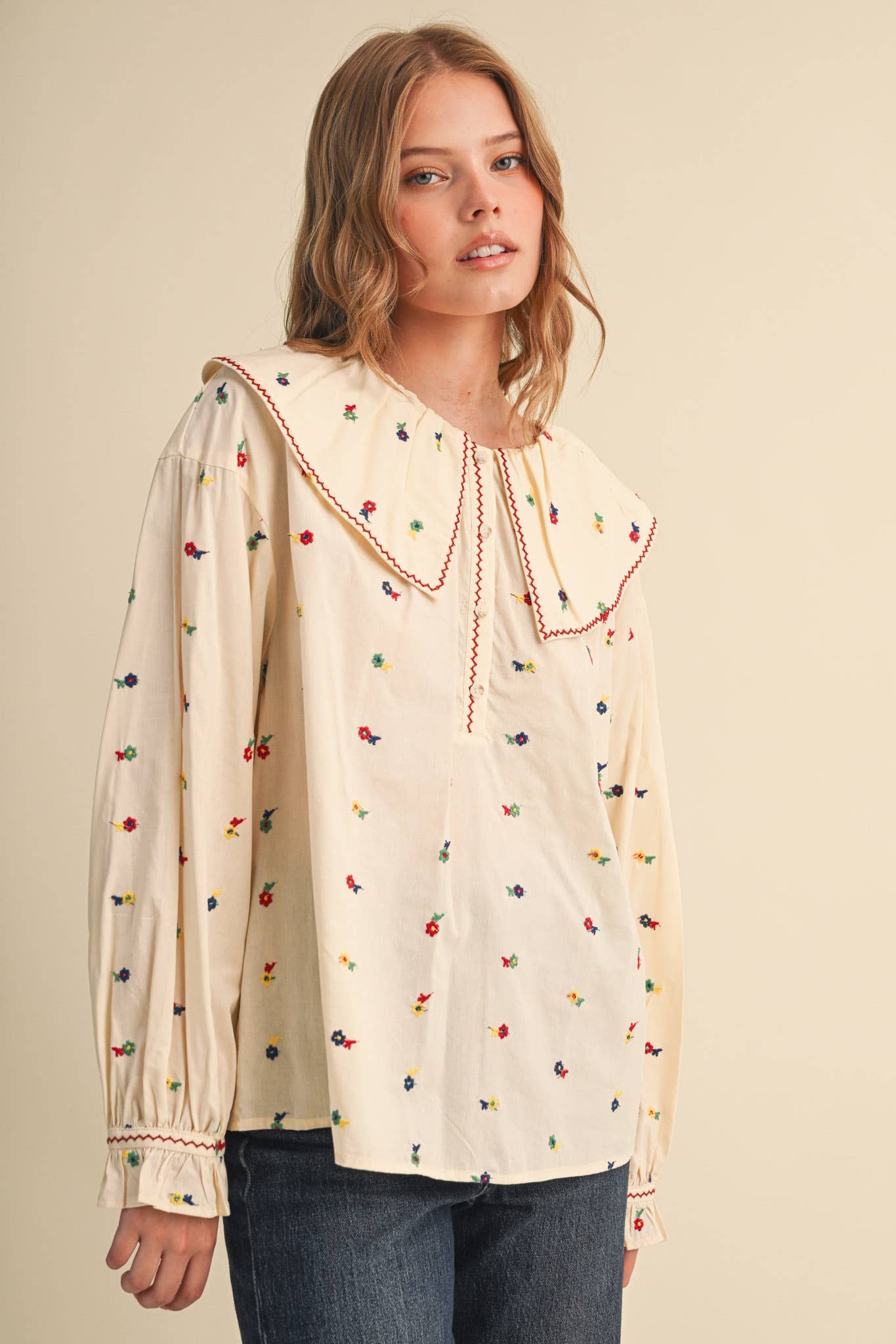 EMBROIDERED FLORAL OVERSIZED COLLAR BUTTON DOWN TOP MTP5153