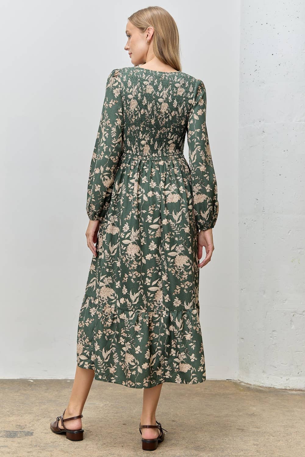 (PLUS) FLORAL PRINT SMOCKED MAXI DRESS