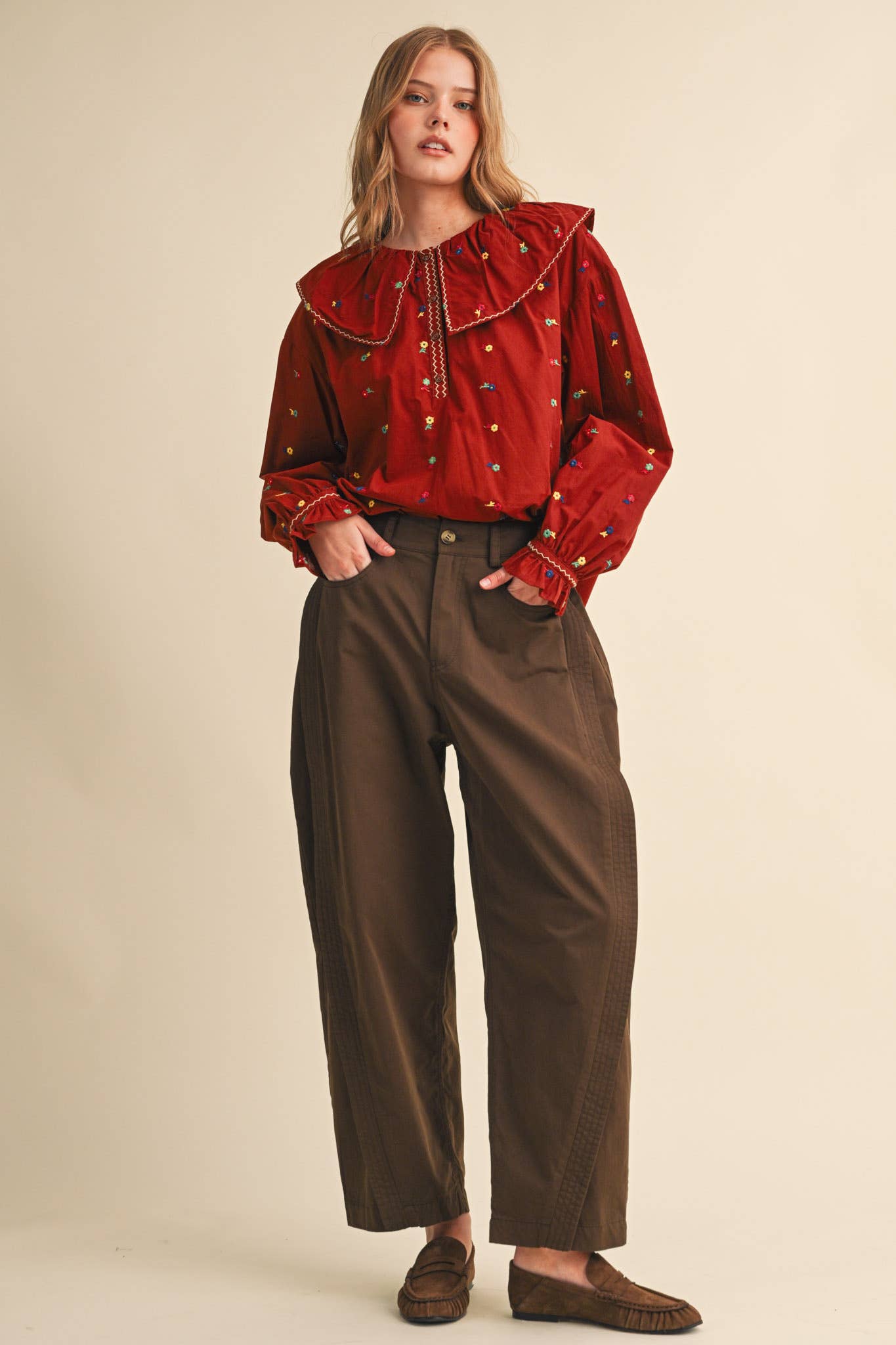 EMBROIDERED FLORAL OVERSIZED COLLAR BUTTON DOWN TOP MTP5153