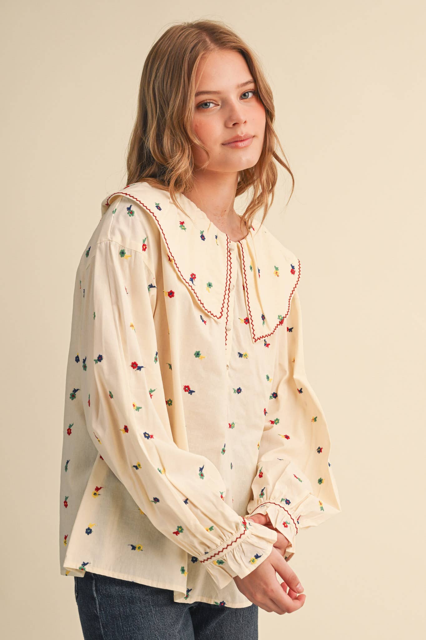 EMBROIDERED FLORAL OVERSIZED COLLAR BUTTON DOWN TOP MTP5153