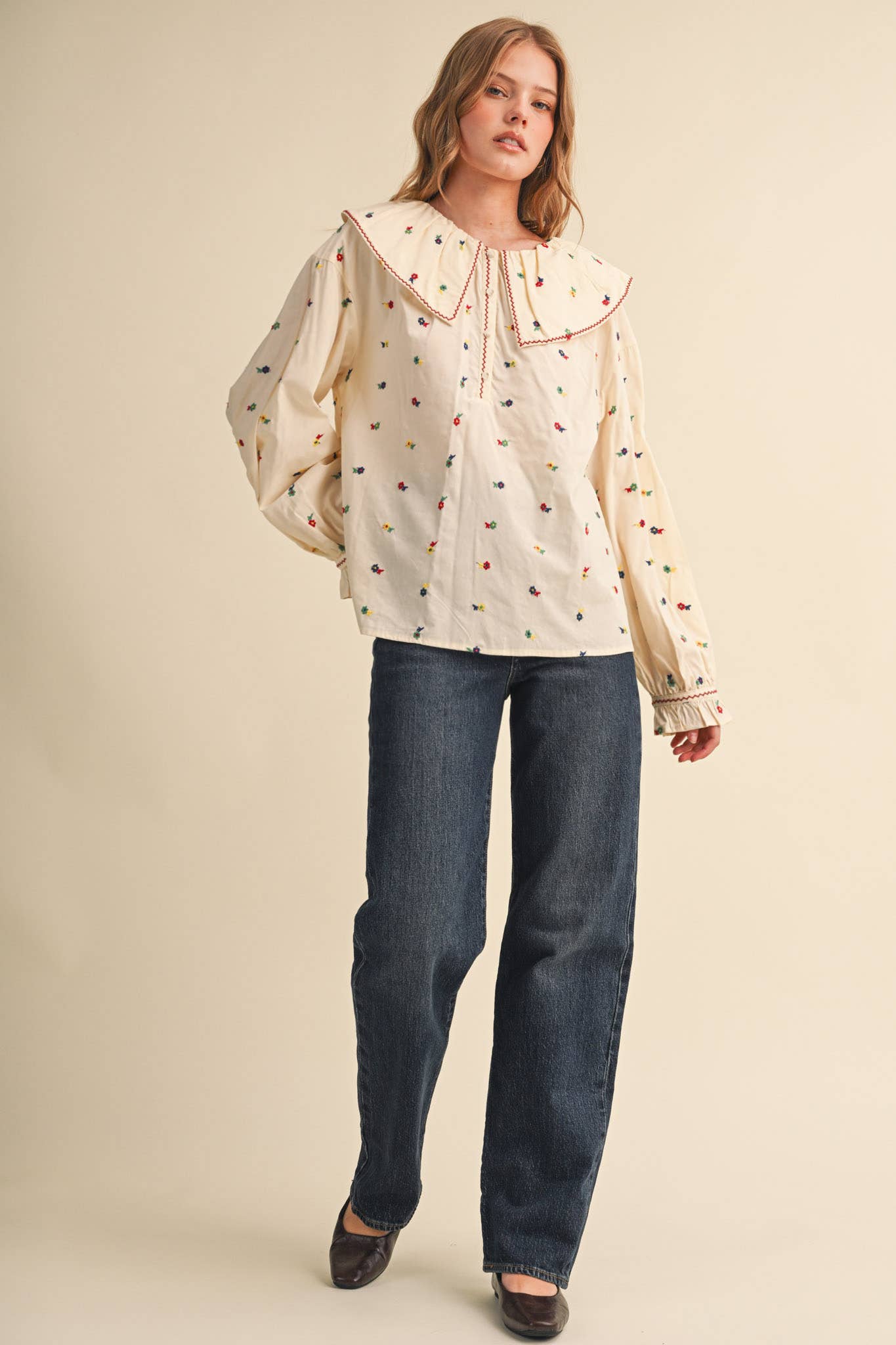 EMBROIDERED FLORAL OVERSIZED COLLAR BUTTON DOWN TOP MTP5153