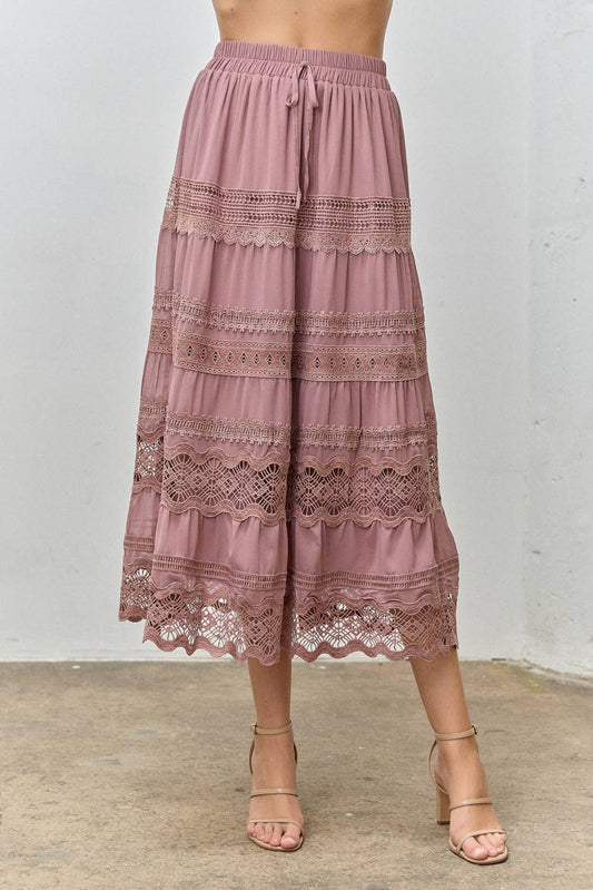 (PLUS) Bohemian Lace Trim Tiered Midi Skirt