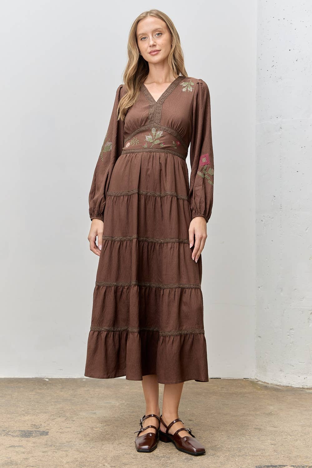 (PLUS) EMBROIDERED LACE TRIM LONG SLEEVE MIDI DRESS