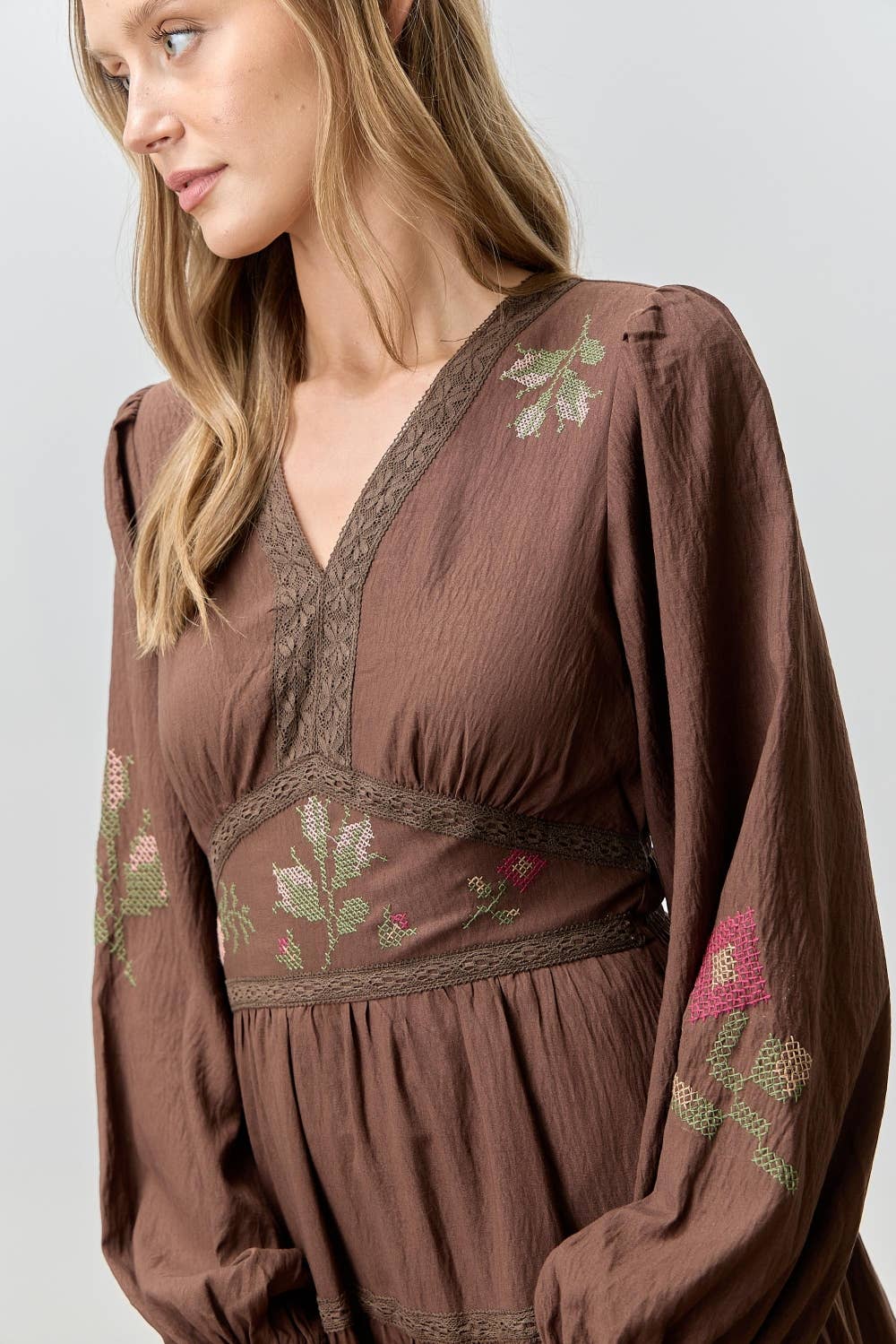 (PLUS) EMBROIDERED LACE TRIM LONG SLEEVE MIDI DRESS