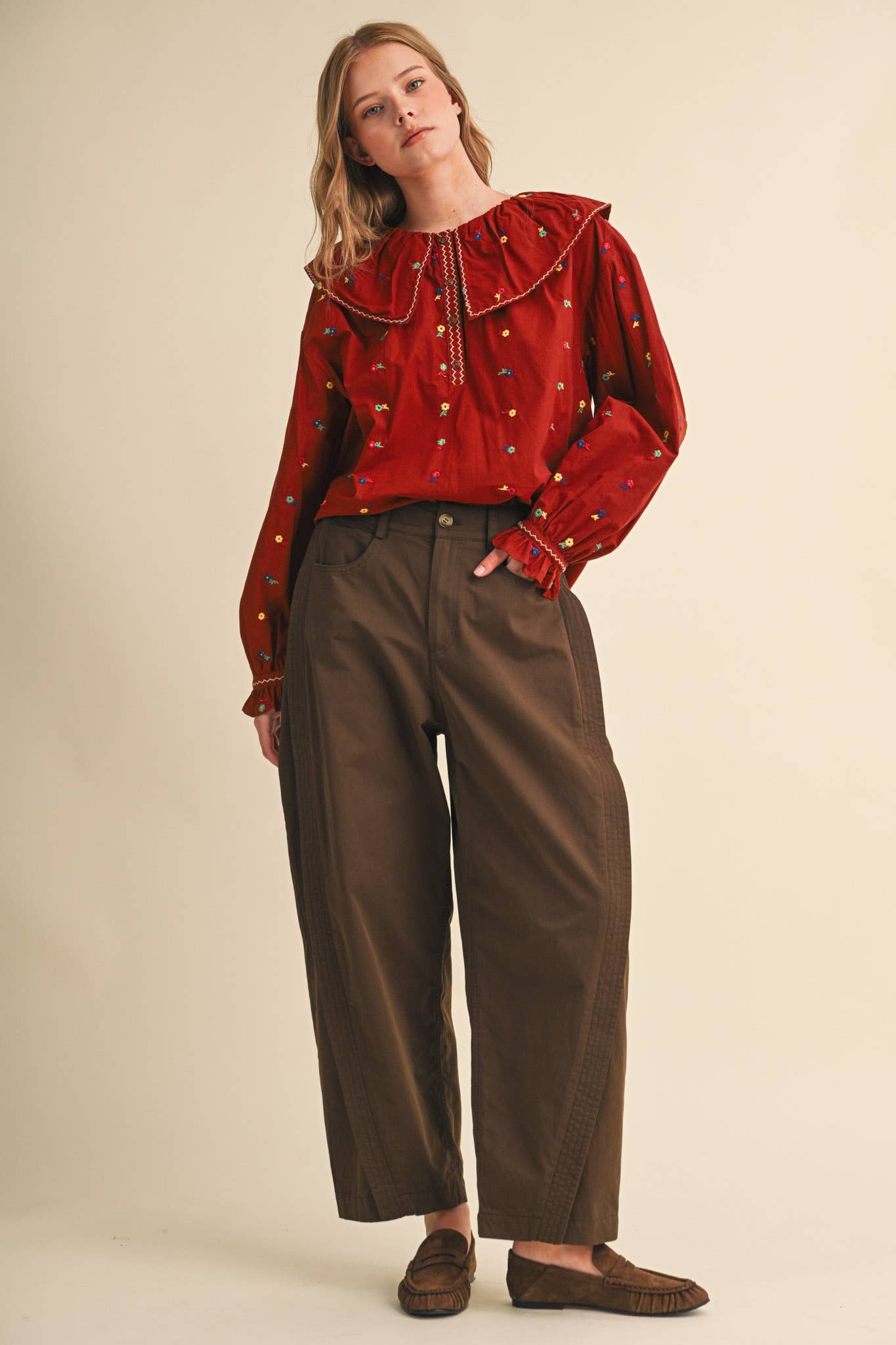 EMBROIDERED FLORAL OVERSIZED COLLAR BUTTON DOWN TOP MTP5153
