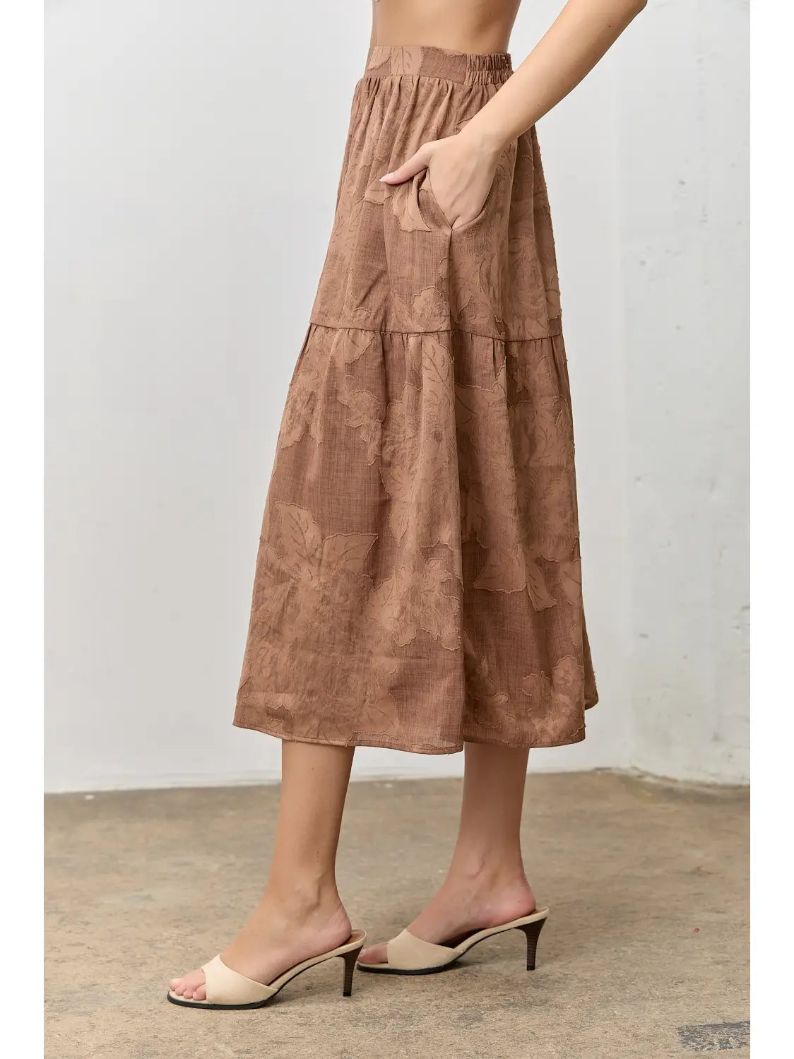 Jackie's woven, midi skirt