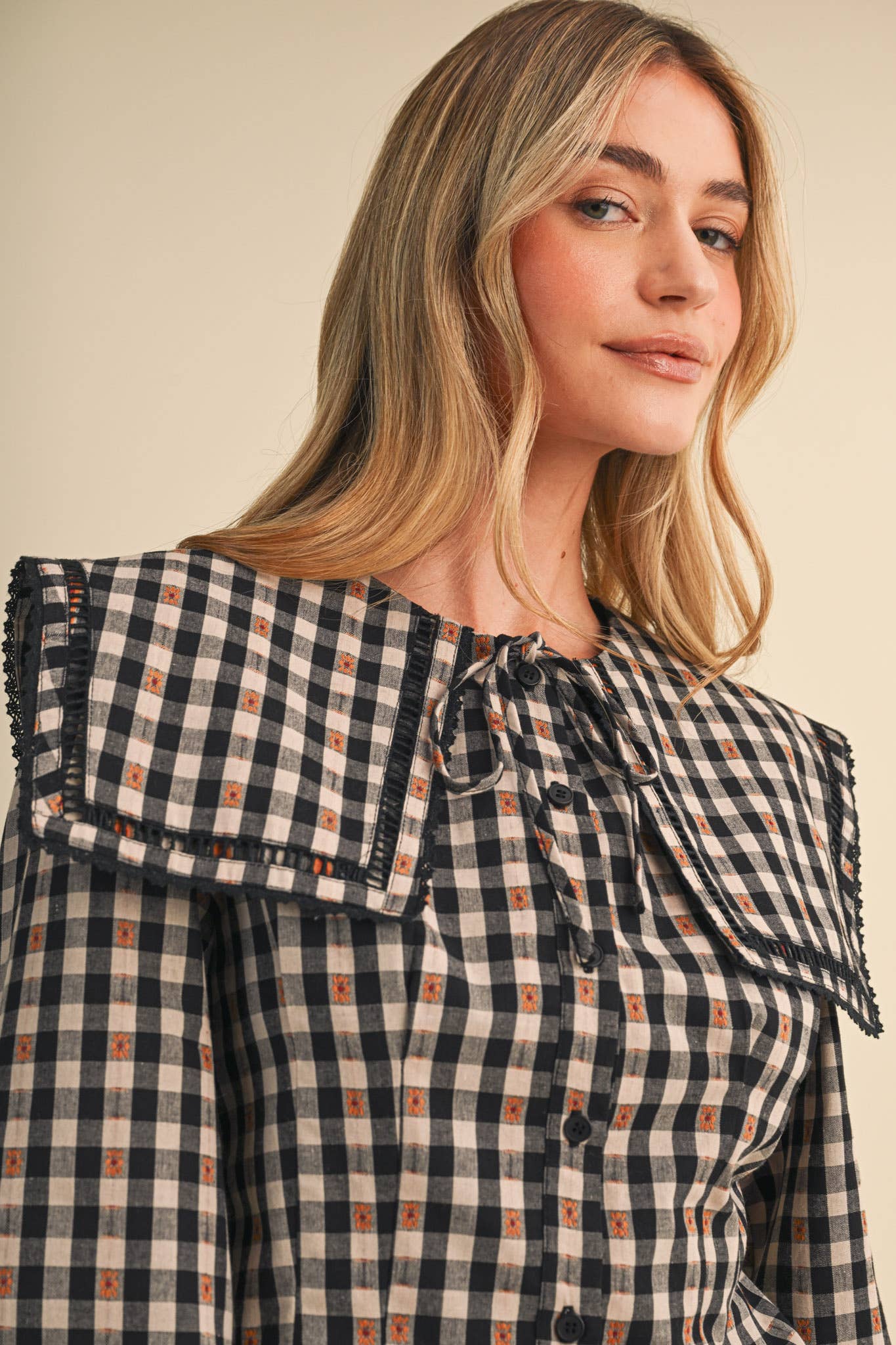 GINGHAM PILGRIM COLLAR BUTTON UP TOP MTP5151