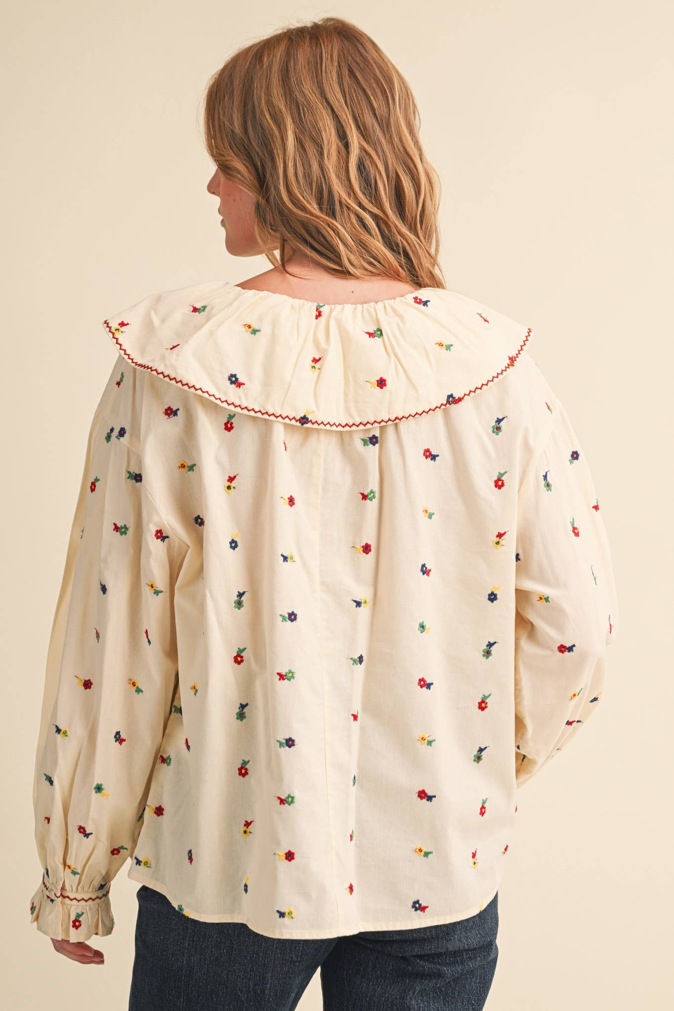 EMBROIDERED FLORAL OVERSIZED COLLAR BUTTON DOWN TOP MTP5153