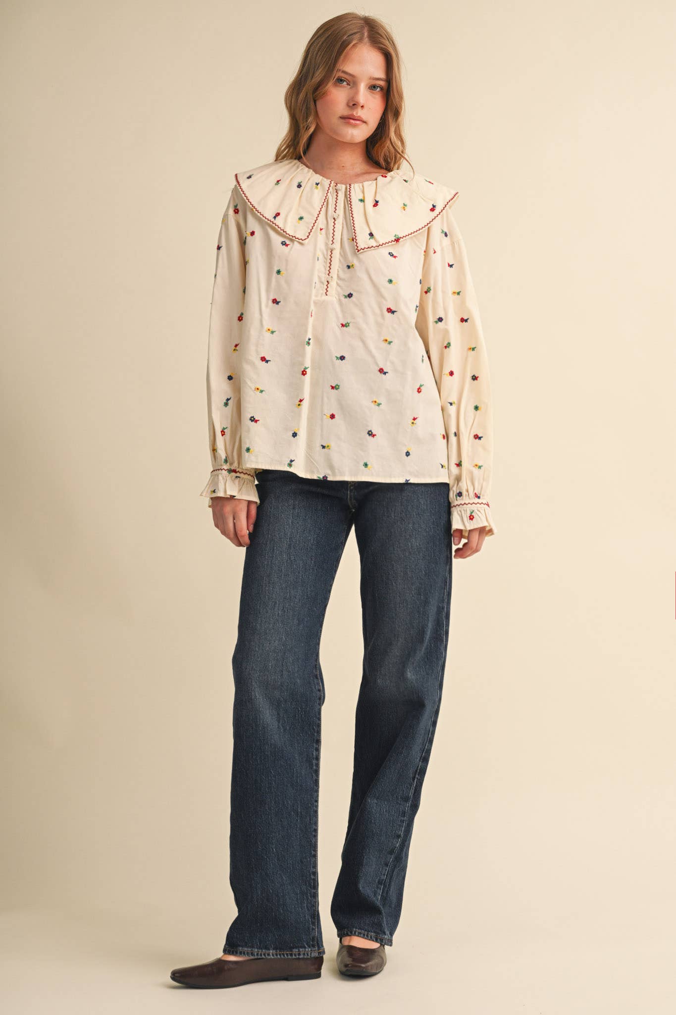 EMBROIDERED FLORAL OVERSIZED COLLAR BUTTON DOWN TOP MTP5153