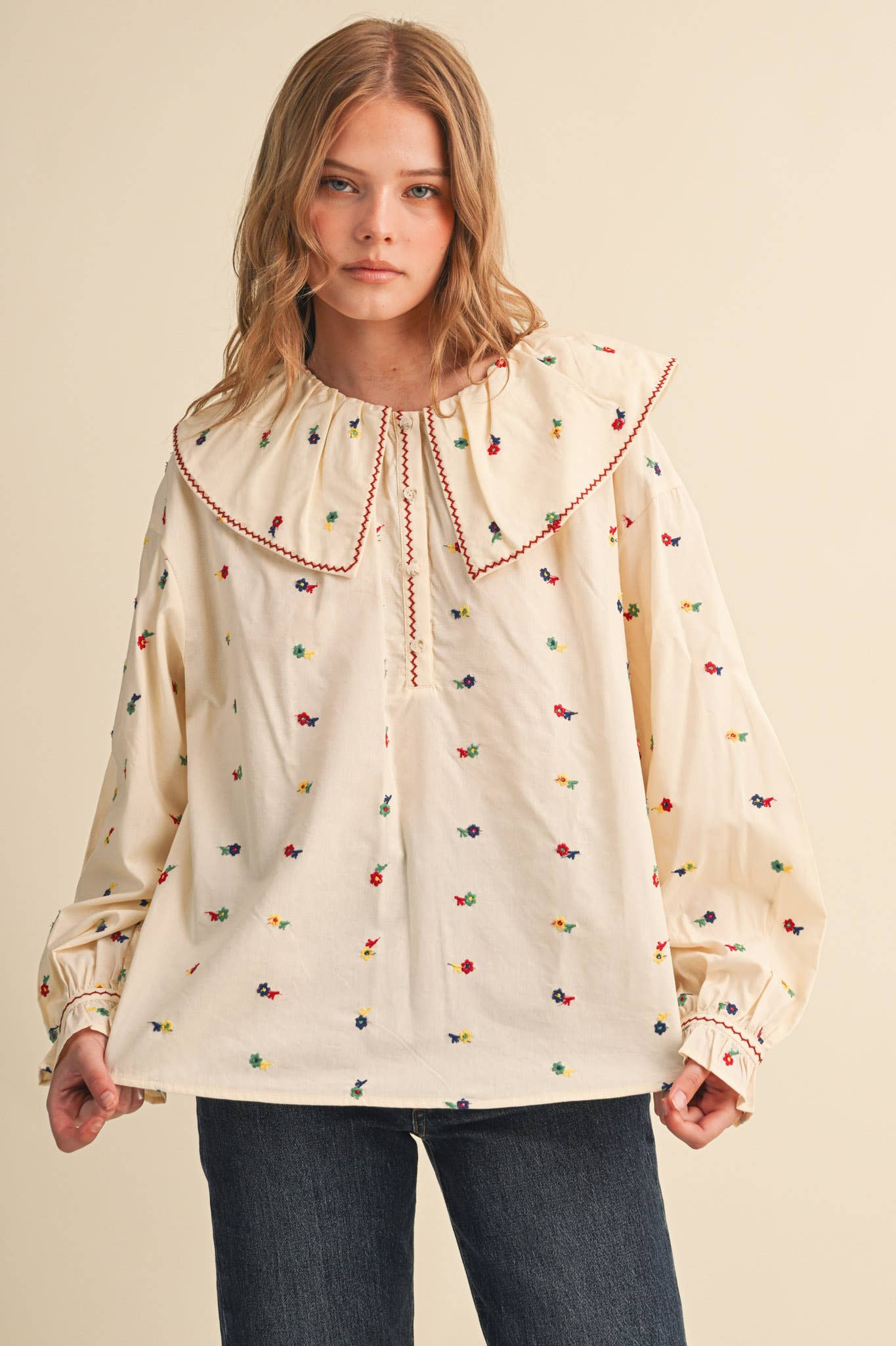 EMBROIDERED FLORAL OVERSIZED COLLAR BUTTON DOWN TOP MTP5153