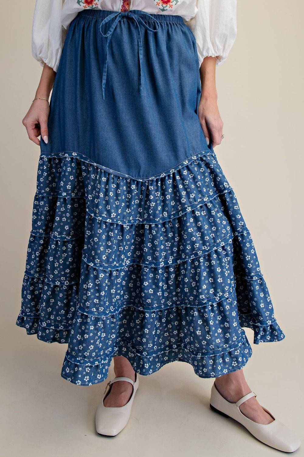 LITTLE WHITE FLOWER DENIM SKIRT