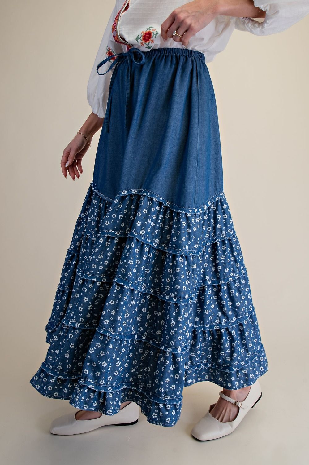 LITTLE WHITE FLOWER DENIM SKIRT