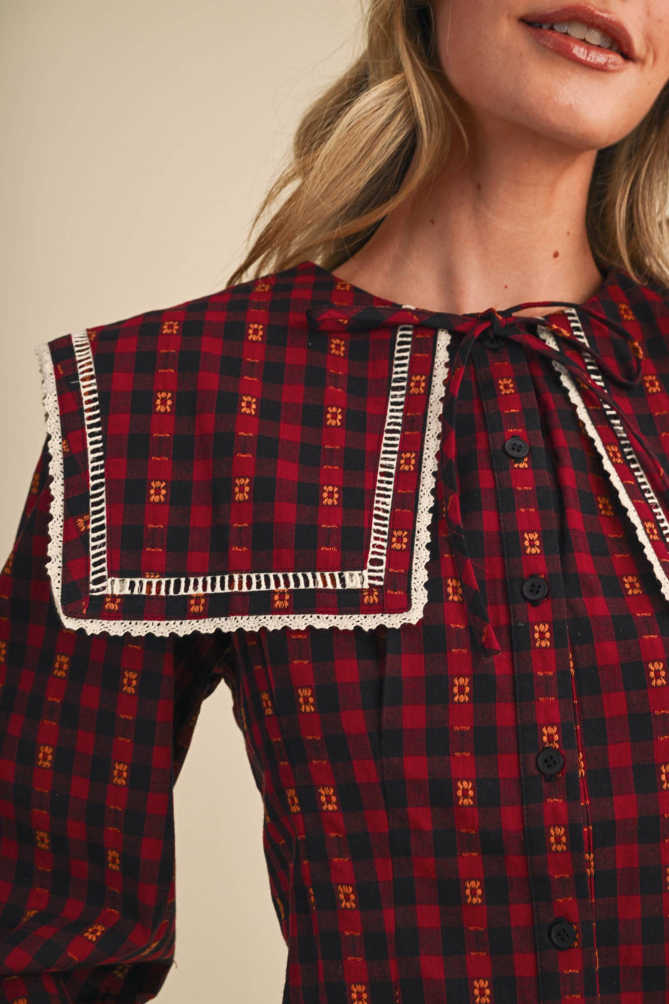 GINGHAM PILGRIM COLLAR BUTTON UP TOP MTP5151