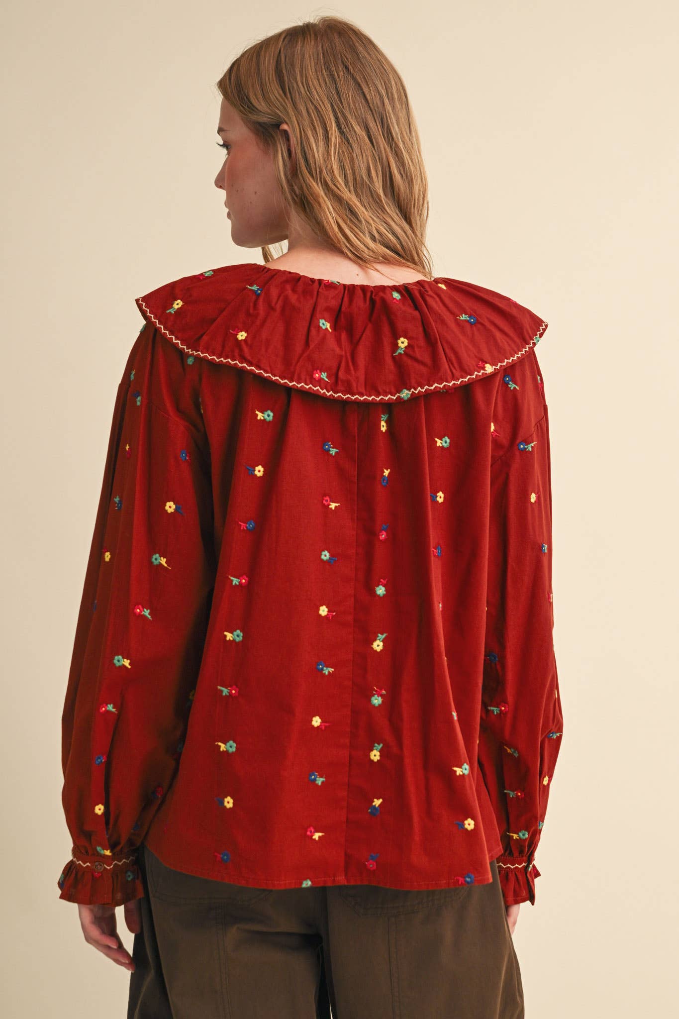 EMBROIDERED FLORAL OVERSIZED COLLAR BUTTON DOWN TOP MTP5153