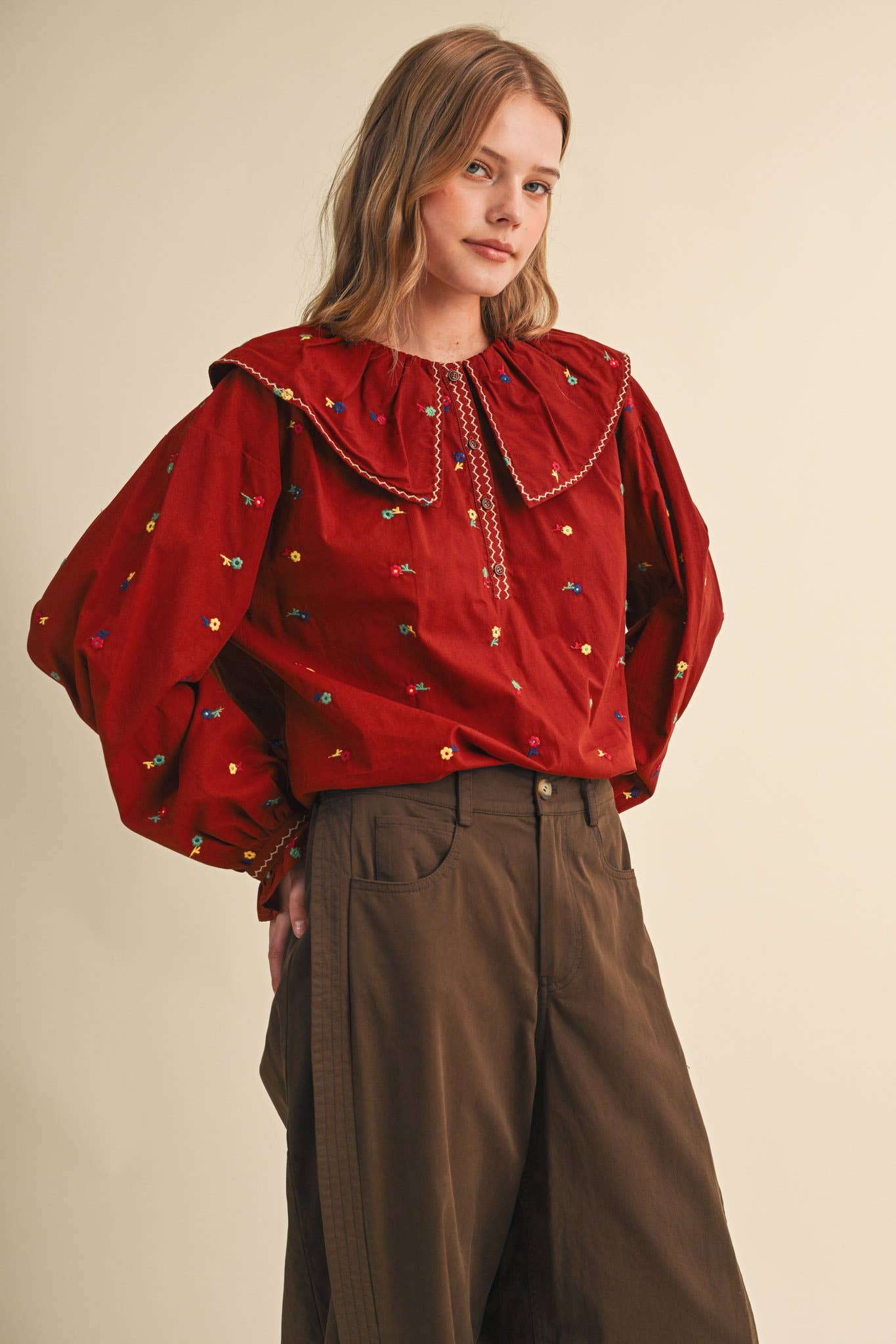 EMBROIDERED FLORAL OVERSIZED COLLAR BUTTON DOWN TOP MTP5153