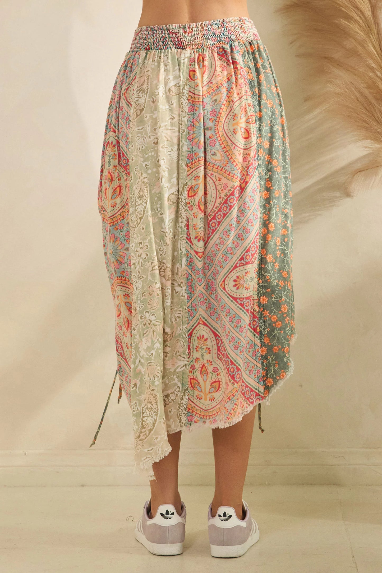 CINCHED PIECED PRINT MIDI SKIRT